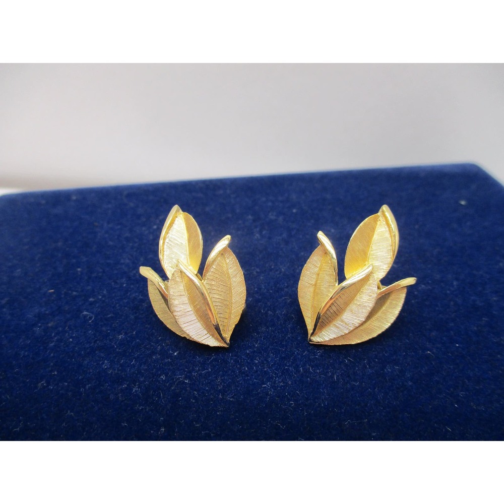 Vintage Crown Trifari Goldtone Mixed Texture Leaf Clip on Earrings